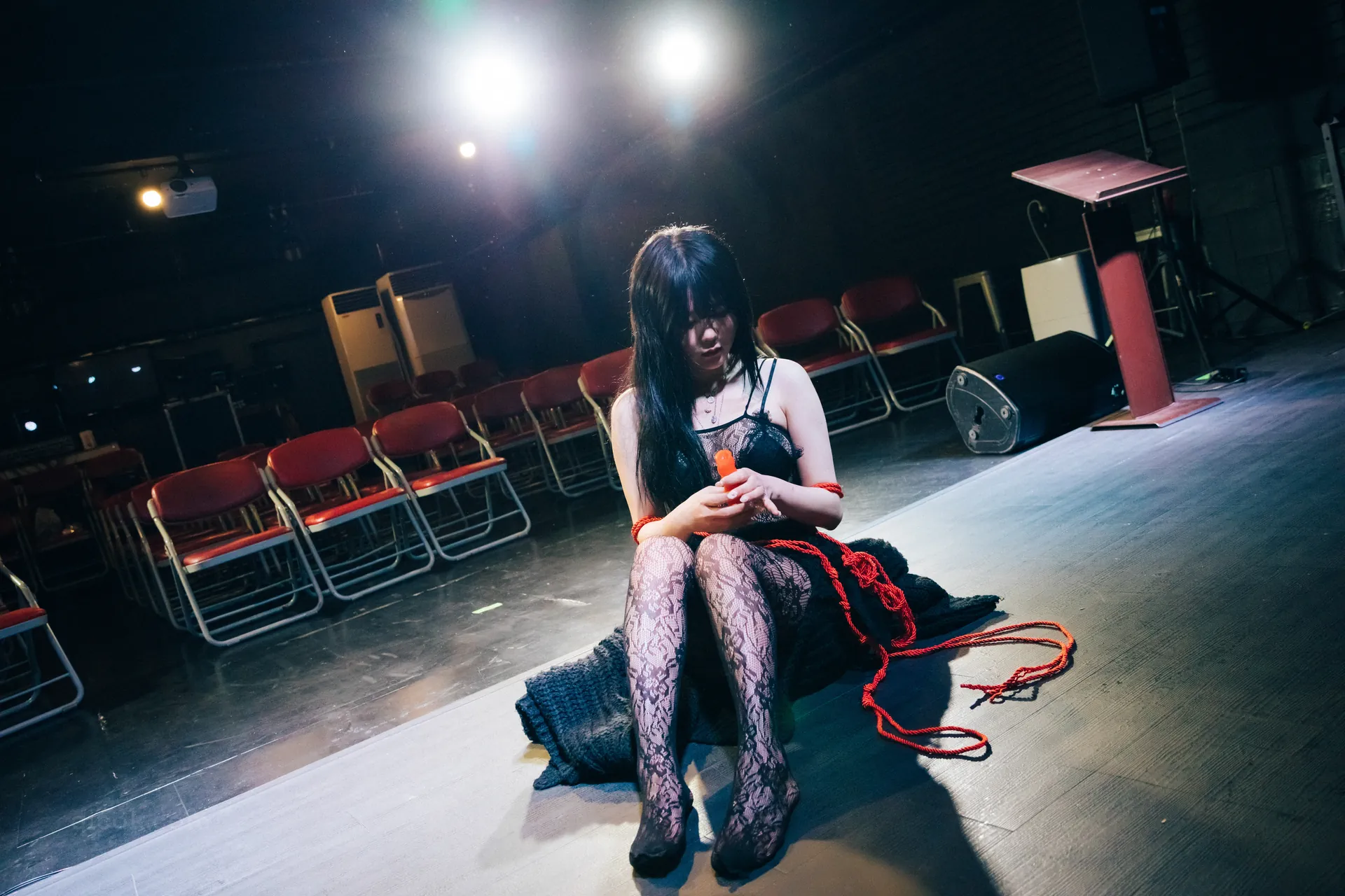 089LoozyZiaSMShow12 - 0003qicok6242com.webp