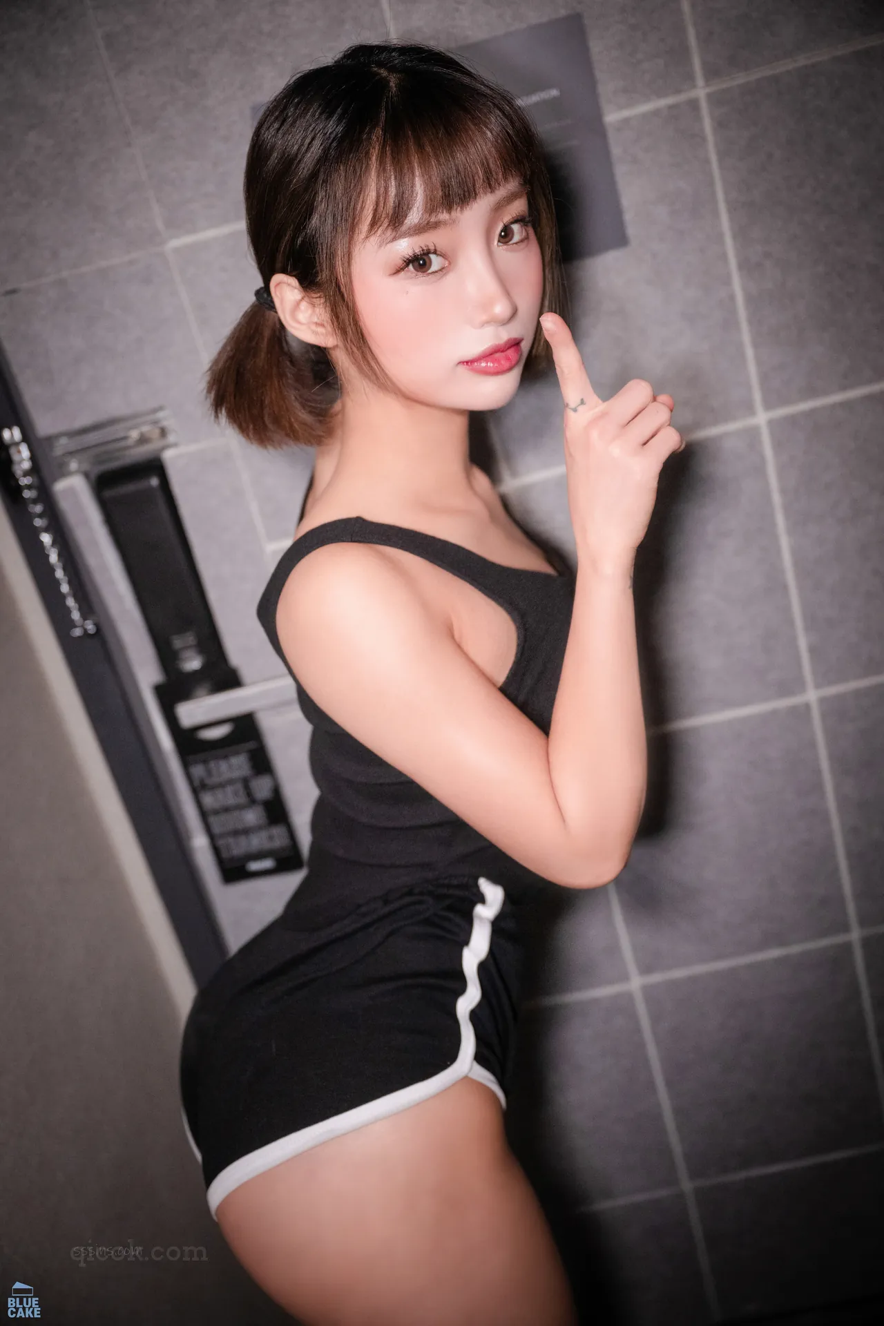 098.[BLUECAKE] Booty Queen – Love in the Dormitory_Tshirts_RED+ [65P／1.92GB]-密图社