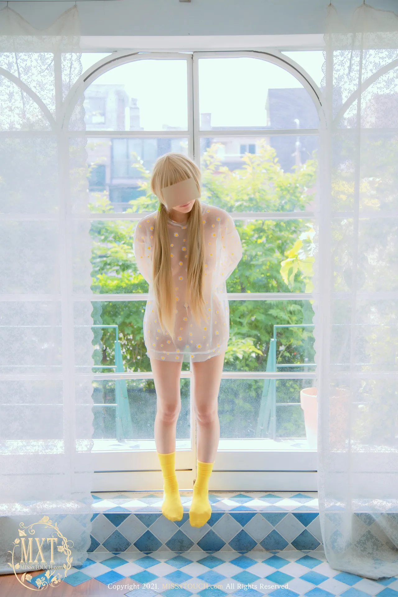 021MISSTOUCHMissxZA - 010qicokcom.webp