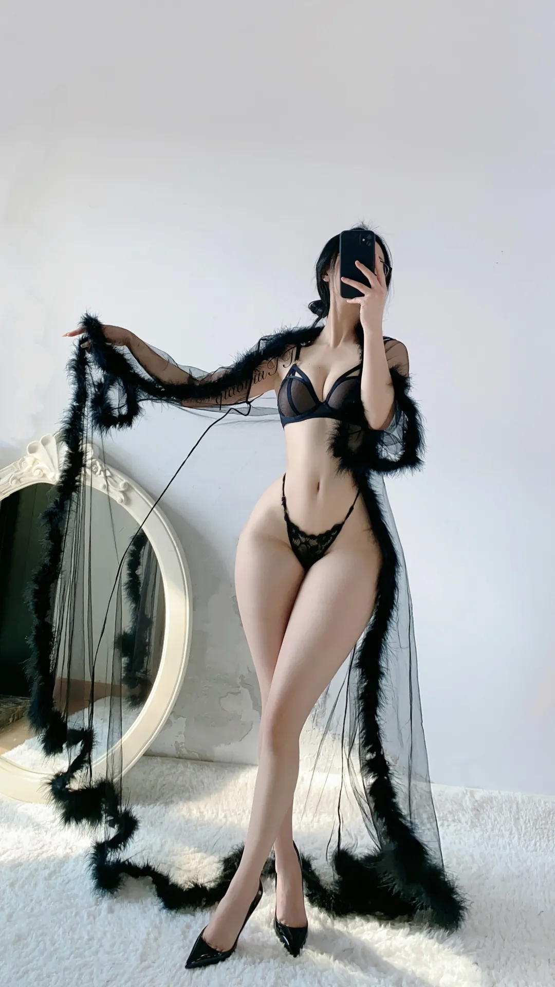 俏妞qiaoniuTT – NO.111 美娇娘 [21P／53MB]-密图社