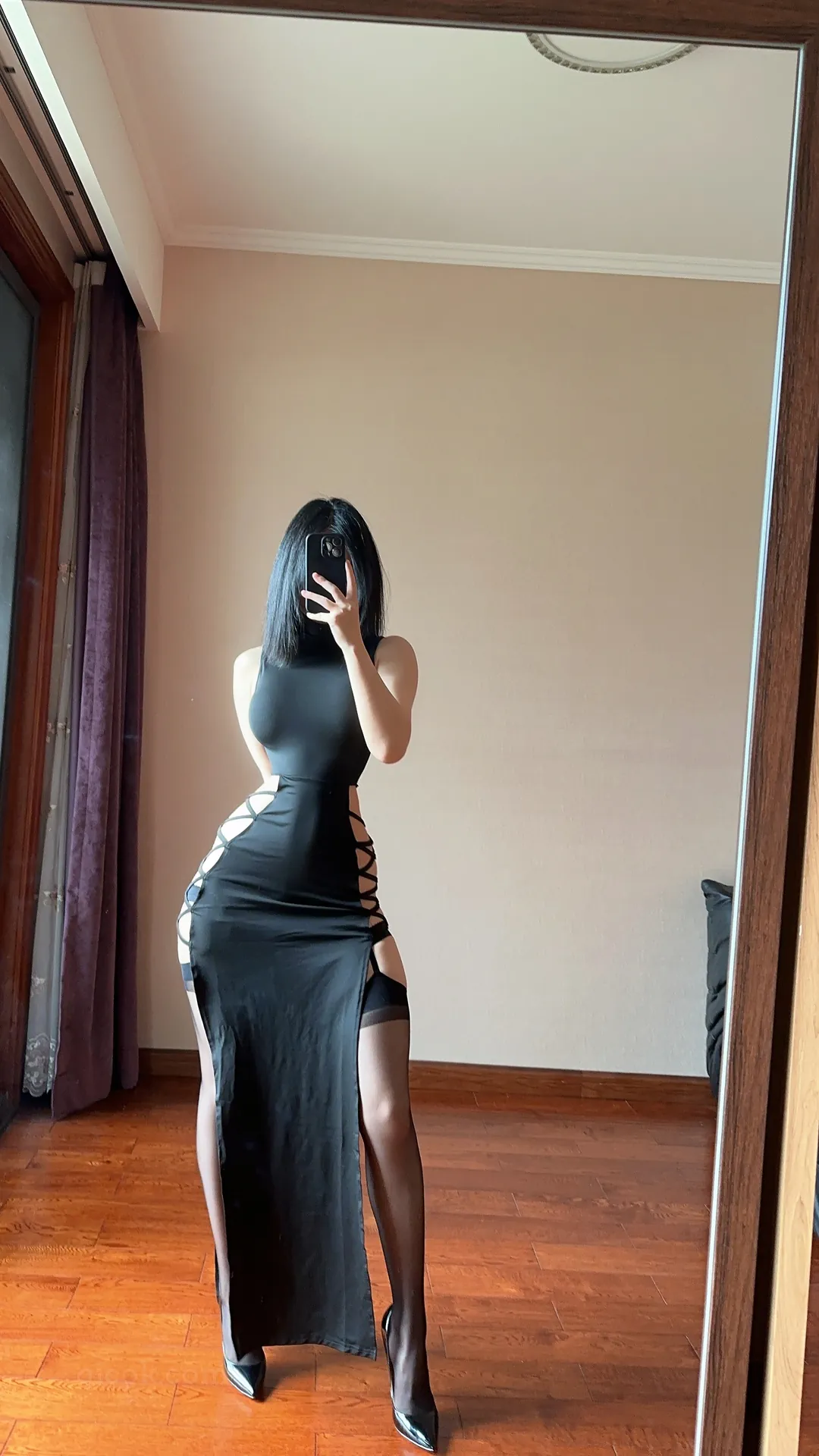 俏妞qiaoniuTT – NO.128 国风黑丝开叉旗袍 [30P-129MB]-密图社