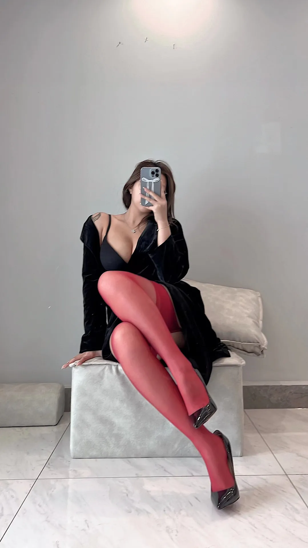 059.洁己u – 微密圈系列 多红吊带丝袜+酸奶 [24P／7MB]-密图社