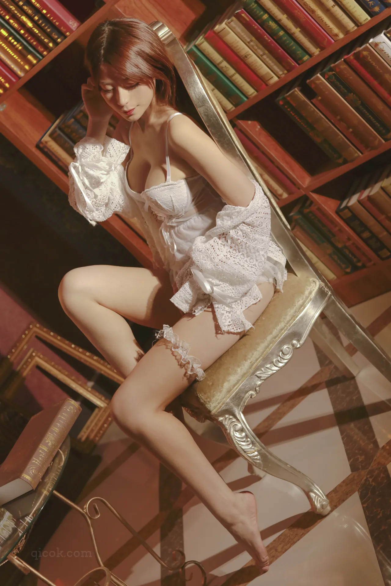 羊小雪@B站 – NO.001 舰长图包 – 白色内衣[15P-140.4M]-密图社