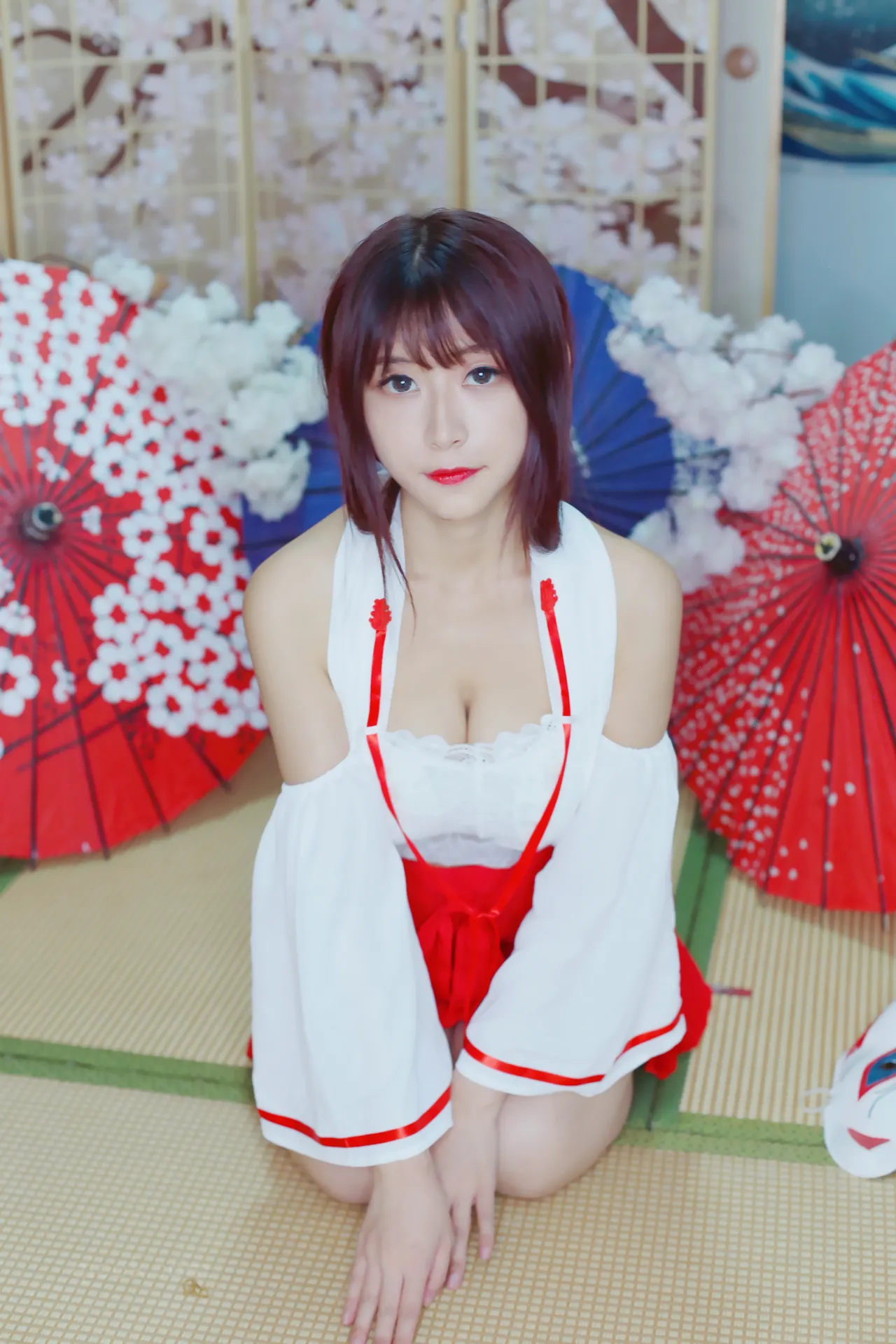 羊小雪@B站 – NO.001 舰长图包 – 女巫[25P-4V-309.6M]-密图社