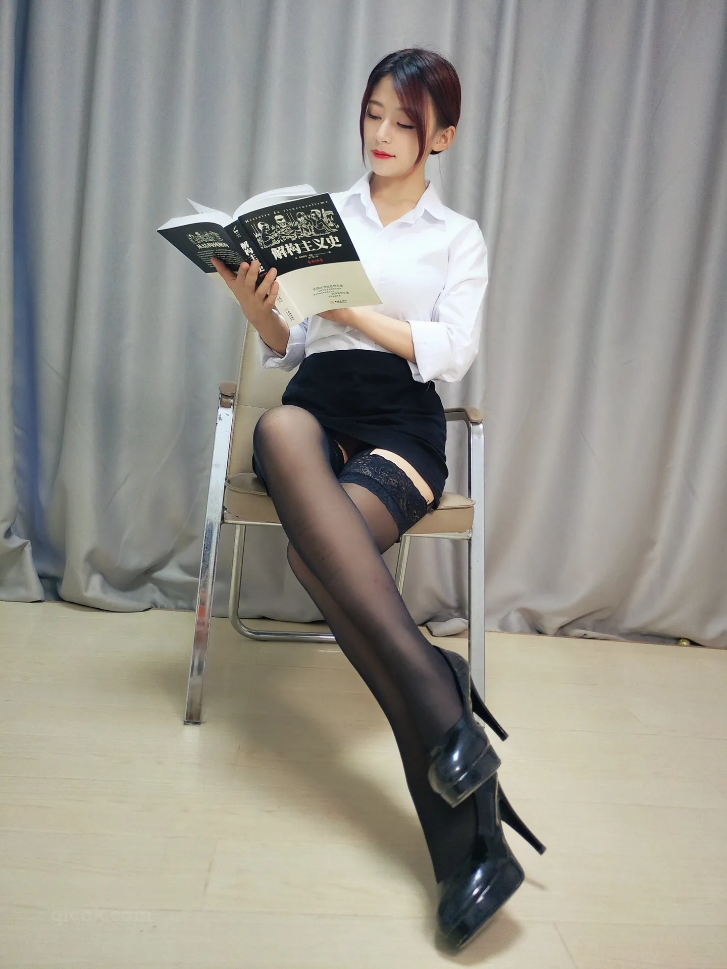 羊小雪@B站 – NO.001 舰长图包 – OL[13P-32.1M]-密图社