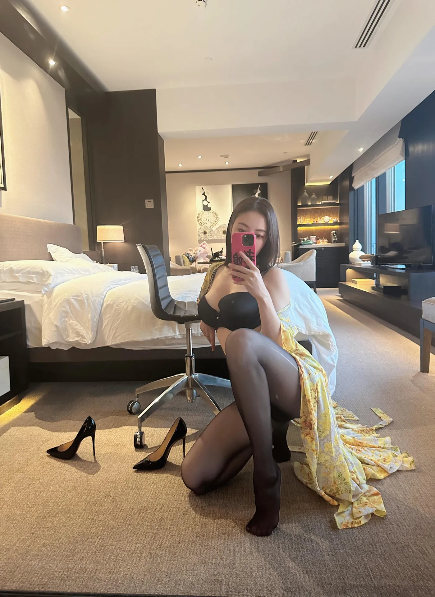 果儿Victoria – NO.005 黄色战袍[23P／27MB]-密图社