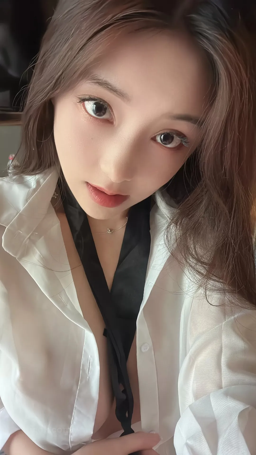 奶雯 – NO.002 秘书制服诱惑 [23P／38MB]-密图社