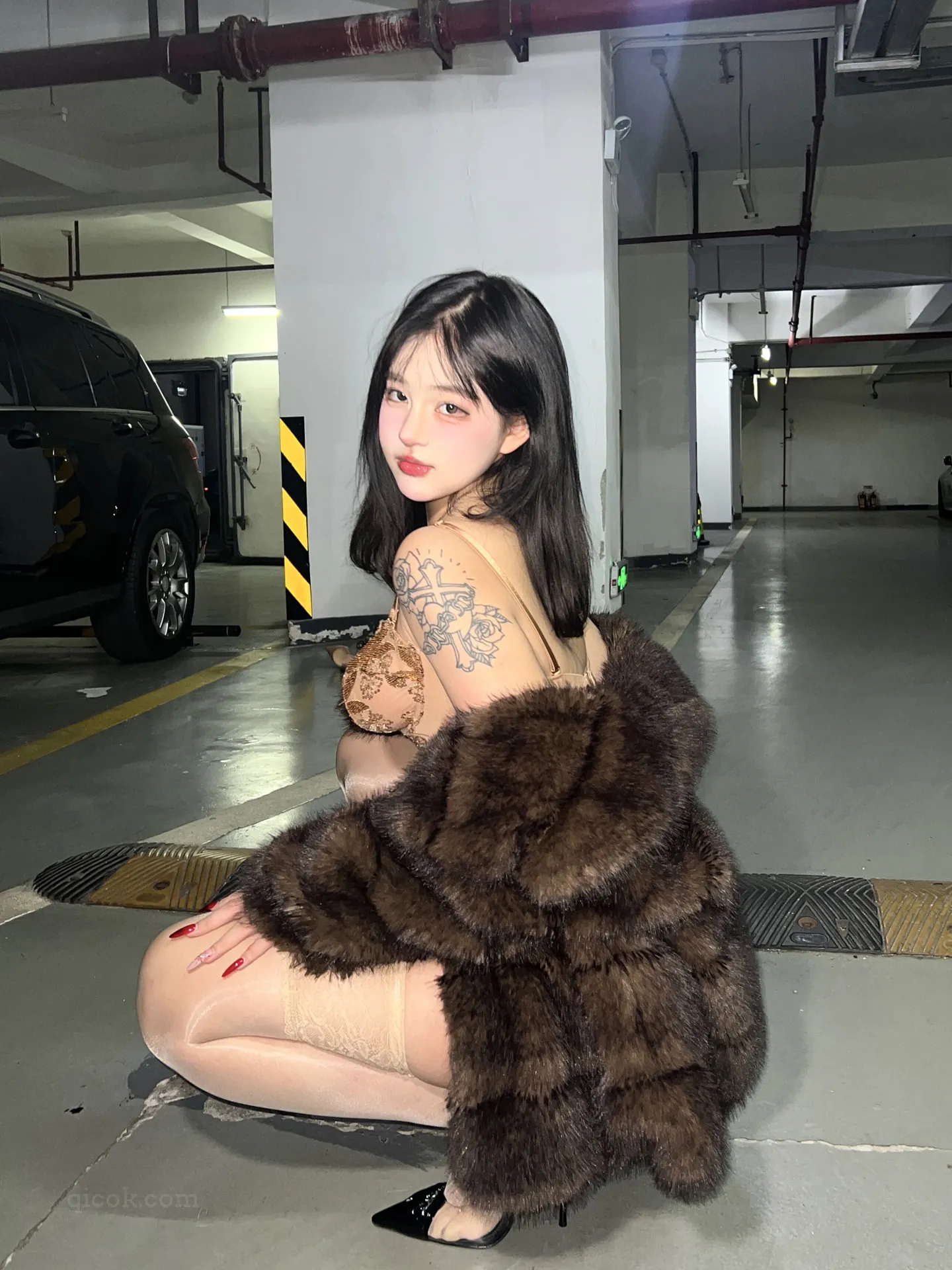 小u优优子 – NO.010 貂皮大衣 [50P／43MB]-密图社