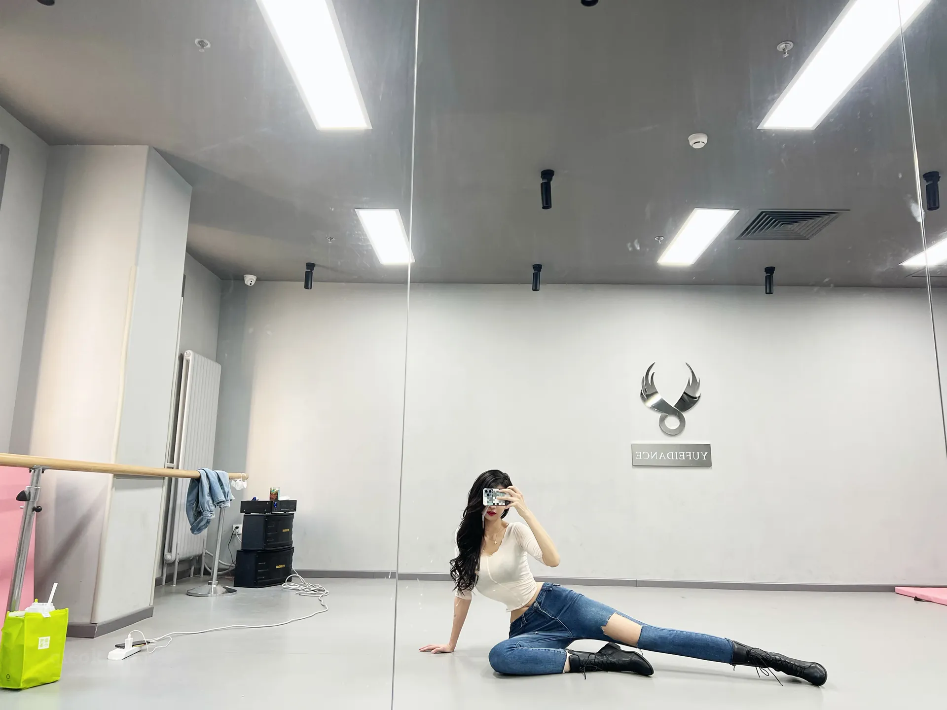 016.葛征 – 教室里的秘密[31P-1V-93.4M]-密图社