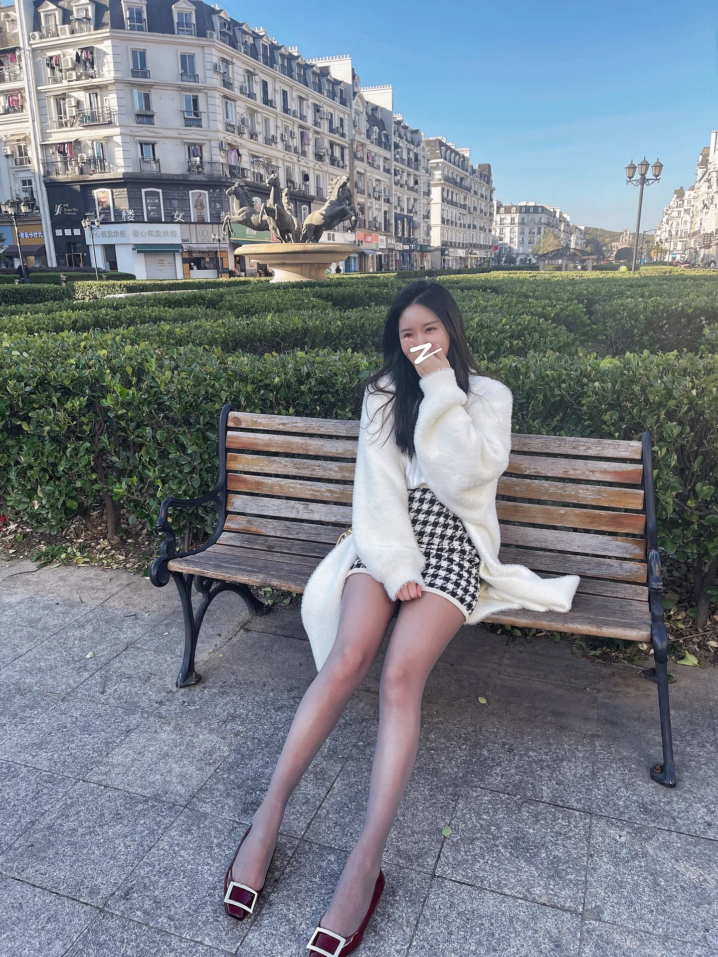 软妹小九九[July芝岚] – NO.003 灰丝户外 [48P／222MB]-密图社