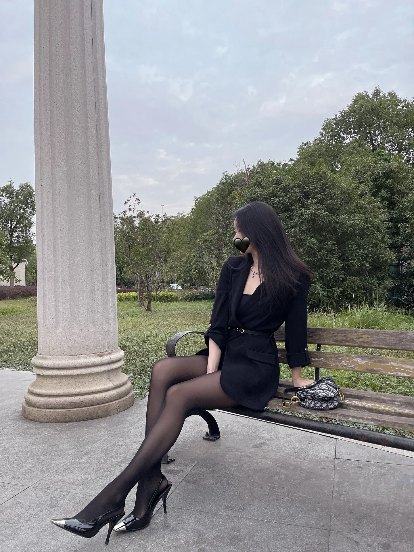 软妹小九九[July芝岚] – NO.014  黑丝户外 [49P／209MB]-密图社