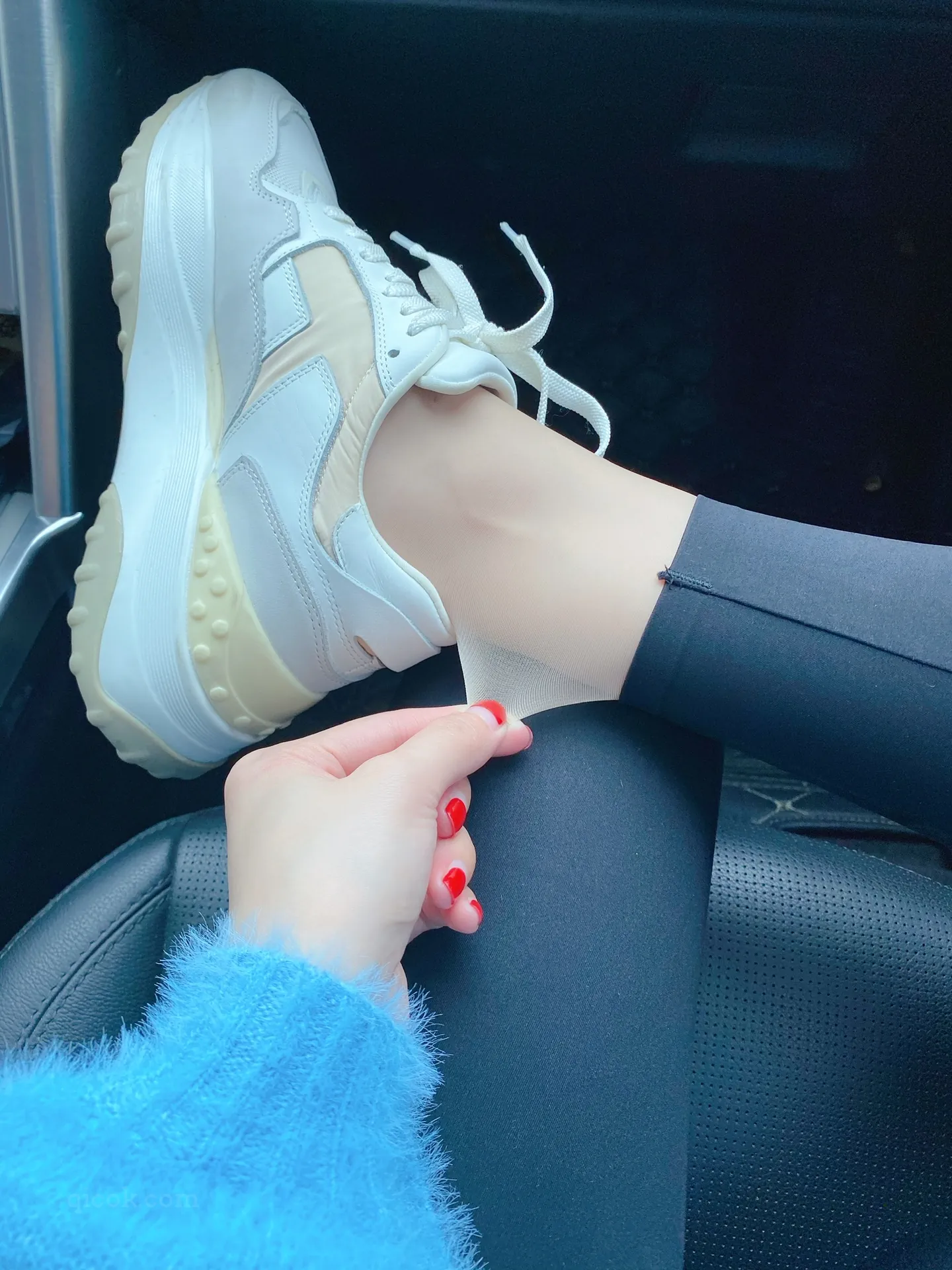 软妹小九九[July芝岚] – NO.016 车内 [20P／14MB]-密图社