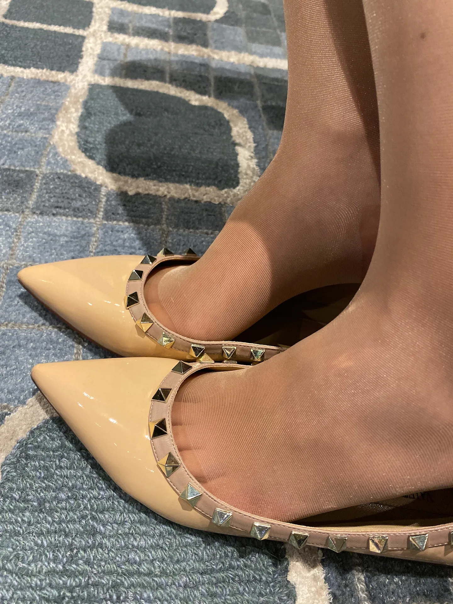 软妹小九九[July芝岚] – NO.025 咖色诱惑 [19P／15MB]-密图社