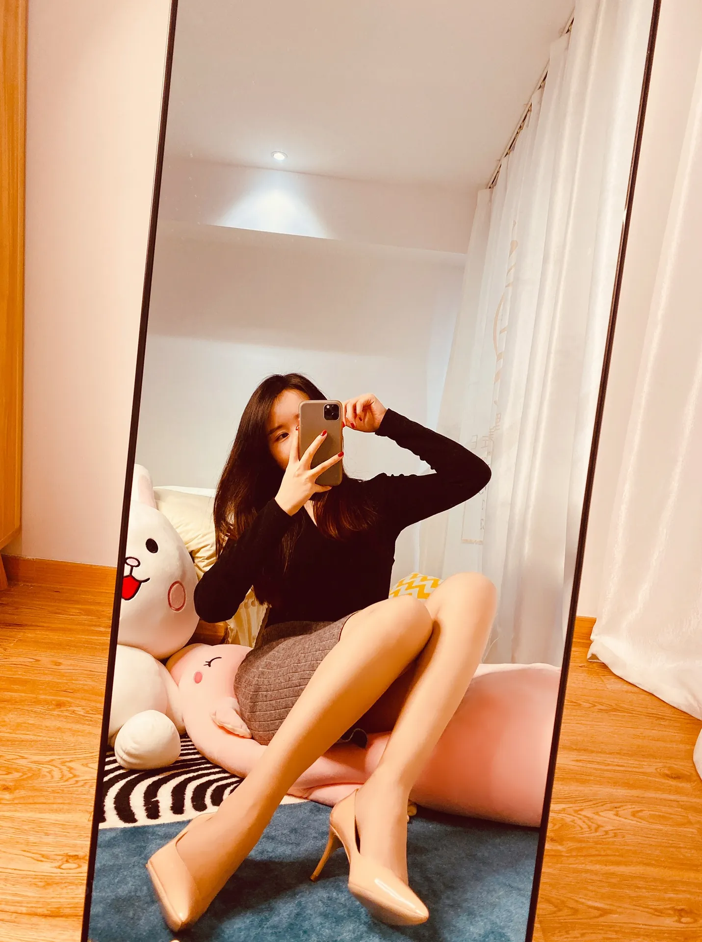 软妹小九九[July芝岚] – NO.033 玉足自拍 [20P／17MB]-密图社