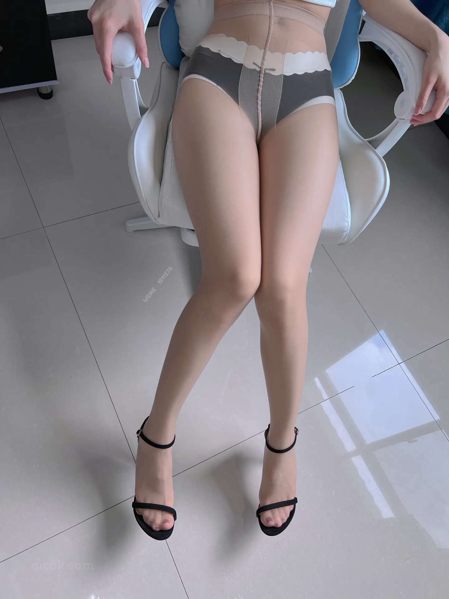 003.白龙猫女 – 肉丝一线裆 [19P+2V／527MB]-密图社