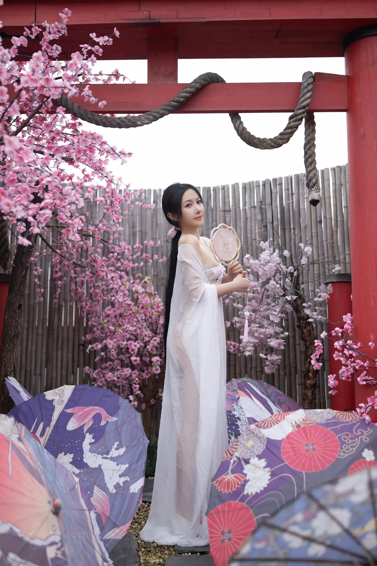 鱼子酱Fish（私拍）- NO.174 花想容 [120P-1.44GB]-密图社