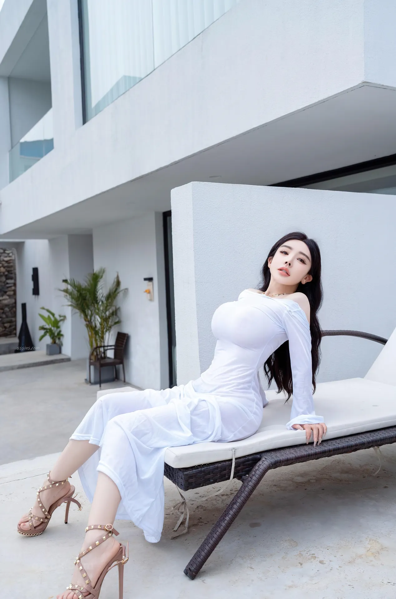 011.潘娇娇 – 内购无水印 庭院中的春色[91P-894.6M]-密图社